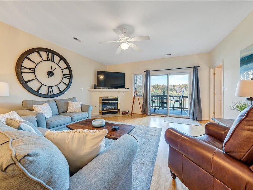 1st image of 1055 Mariners Way APT 19