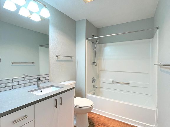 5th image of 6044 SE Drake St Unit 103-1-1
