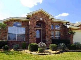 409 Watertown Ln, Arlington, TX 76002