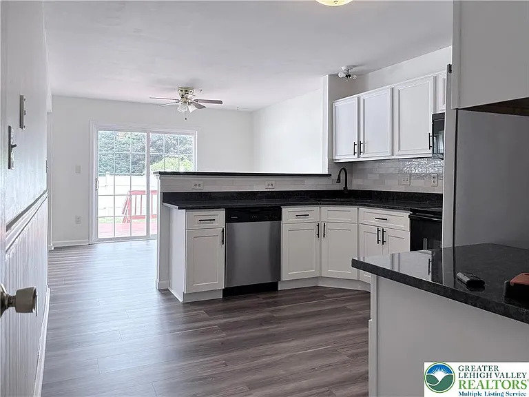 6411 Pioneer Dr — Photo 4