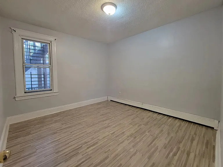 637 S Park St #2 — Photo 3