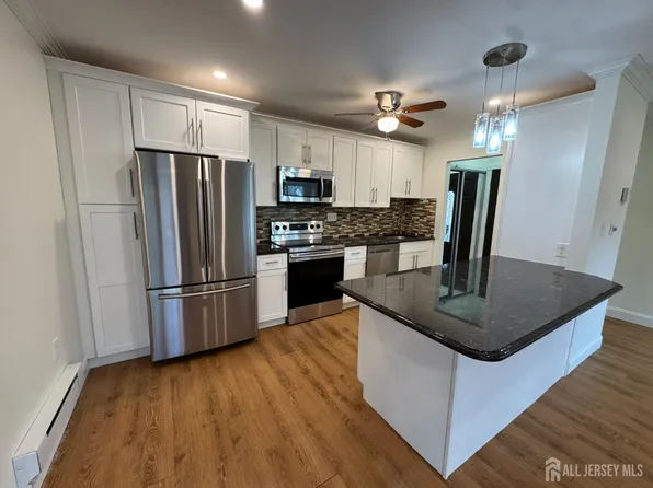 11 E Pinecluster Cir #F, Englishtown, NJ 07726