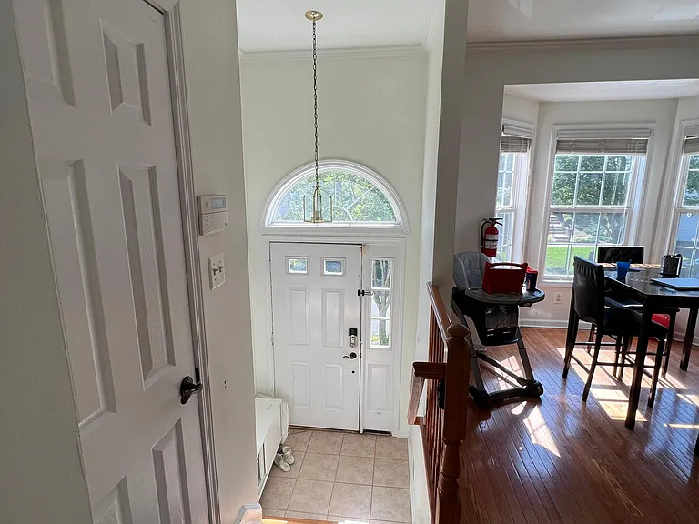 555 Coventry Dr — Photo 5