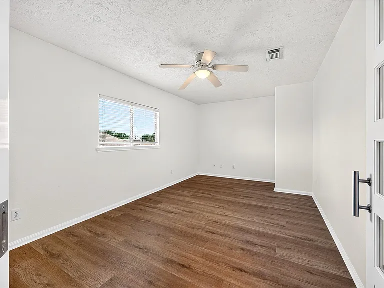 19246 Hopeview Ct — Photo 29