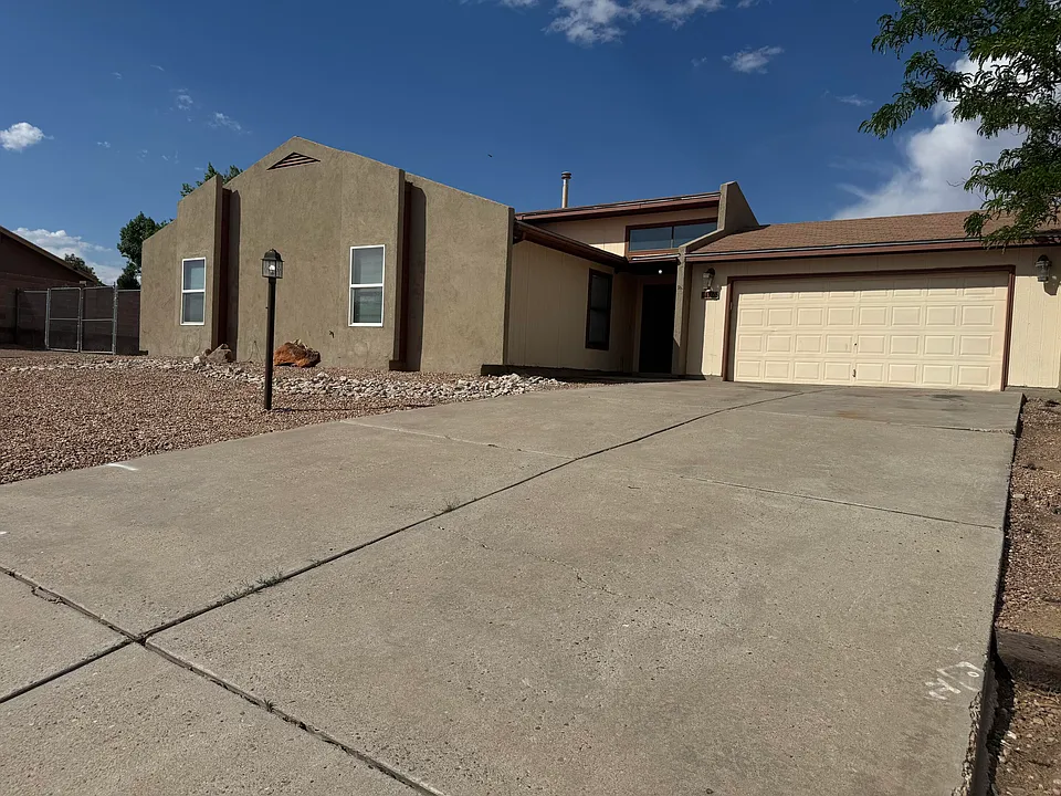 4765 Limestone Dr NE