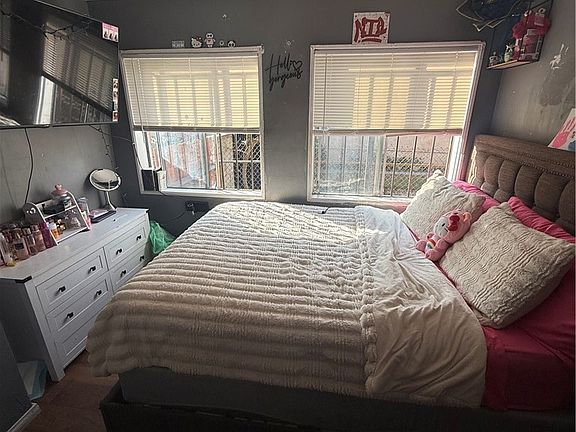 4th image of 1832 E 108th St #2