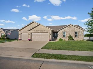25 Rosin Dr, Highland, IL 62249