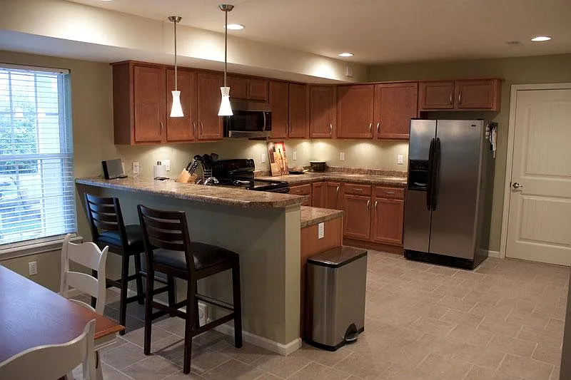 3 bed, 2.5 bath, 1820 sqft, $1,850 — Photo 3