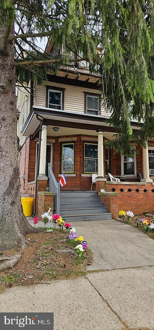 234 Hillcrest Ave photo 1