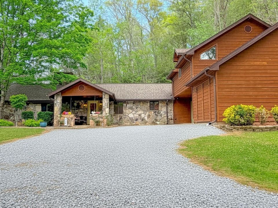 1st image of 217 Seaton Dr