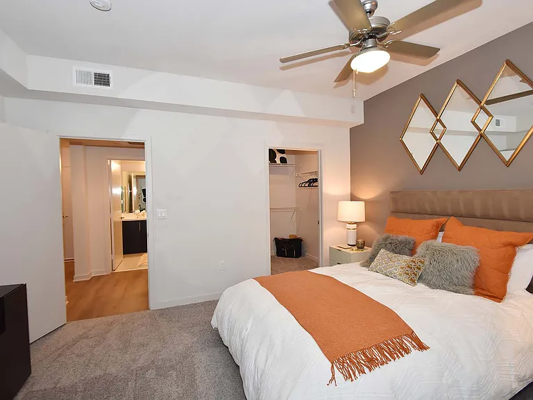 Metropolis Apartments — Photo 36
