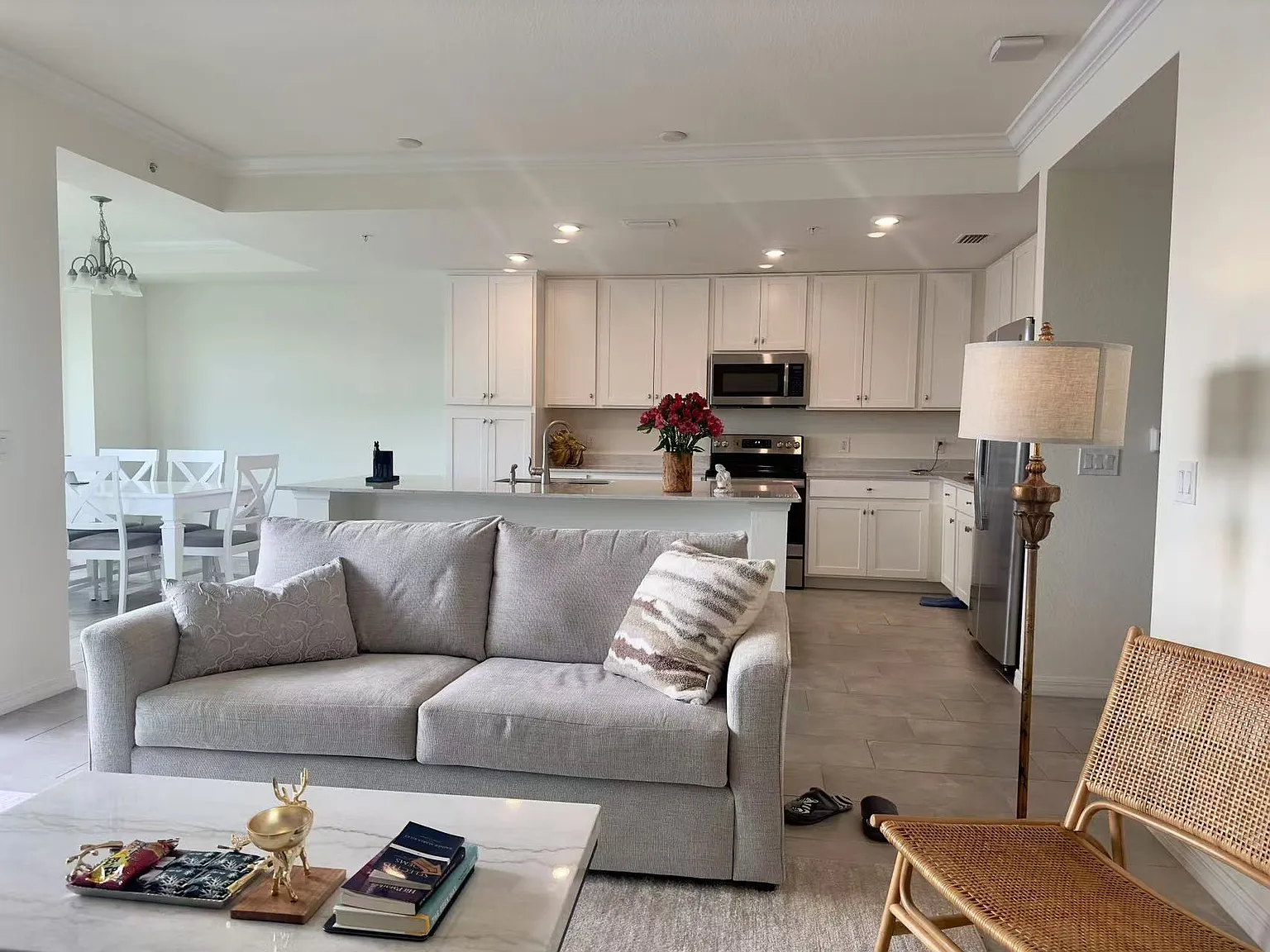 2 bed, 1142 sqft, $2,600 — Photo 2