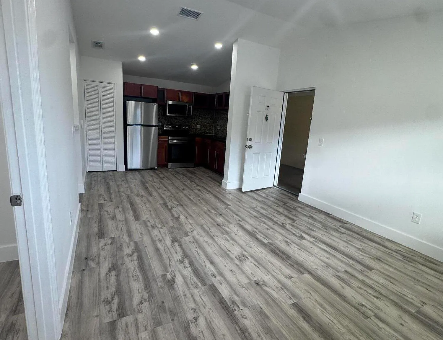 2 bed, 1.0 bath, 749 sqft, $2,100 — Photo 3
