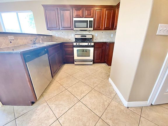 2nd image of 8353 Wildwood Glen Dr