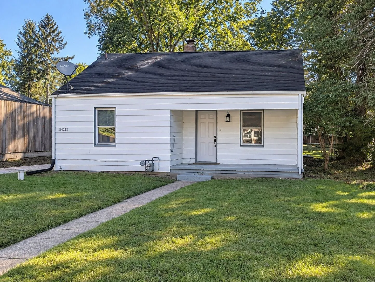 2 Bed 1 Bath Walking Distance to ND — Photo 1