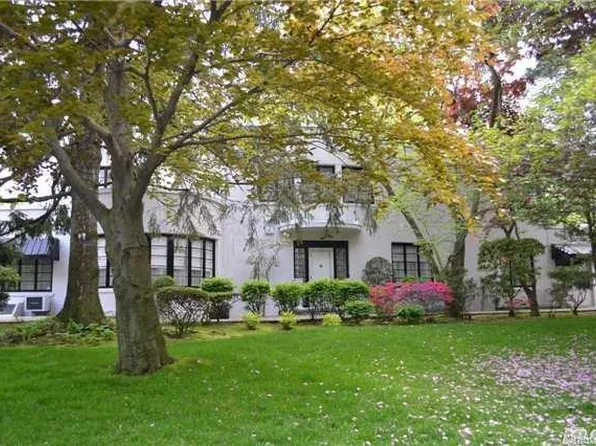 20050 Grand Central Parkway, Queens Village, NY 11427