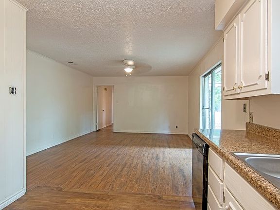5th image of 208 Solti Dr