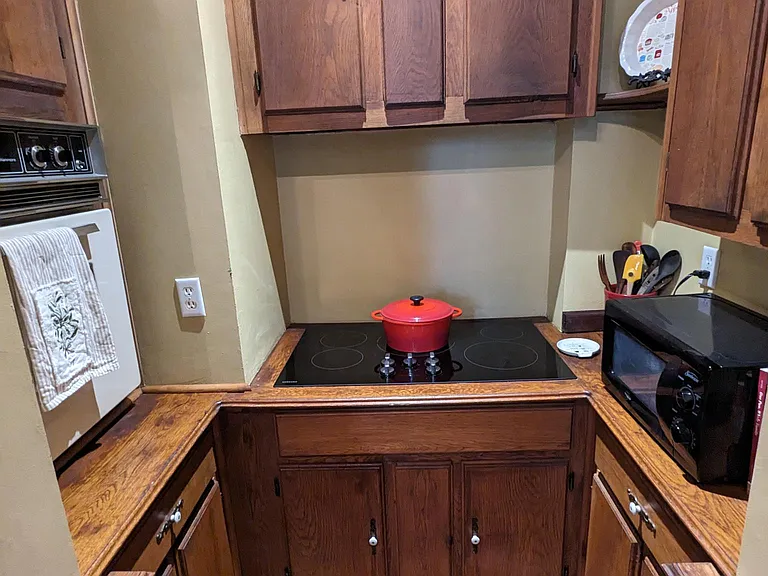 Kitchen has new Samsung cooktop, oven, fridge and microwave
