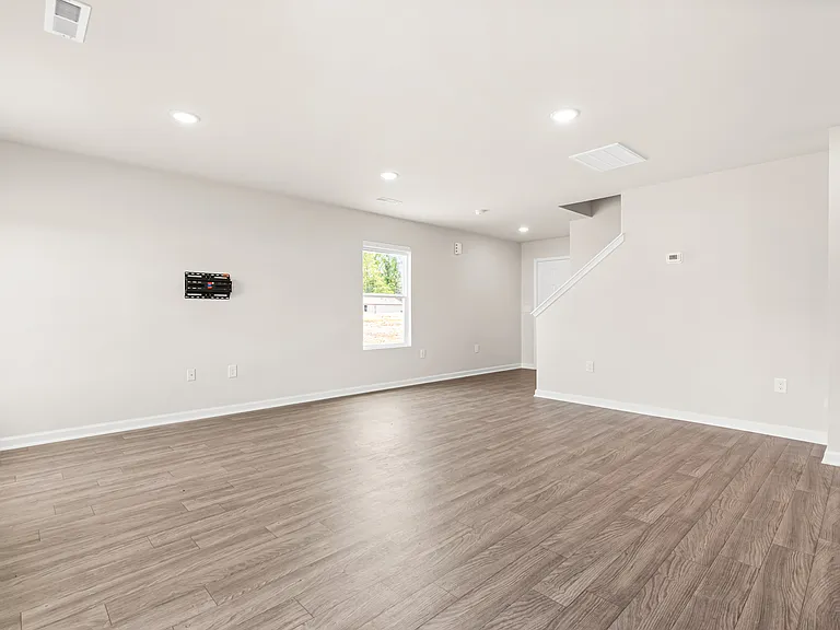 140 Lillian Ln — Photo 11