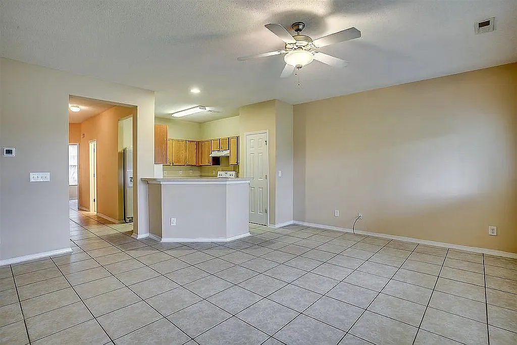 3 bed, 1750 sqft, $1,800 — Photo 2