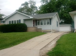 1123 Pleasant Ter, Aurora, IL 60505
