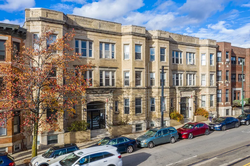 881 Huntington Ave. — Photo 3