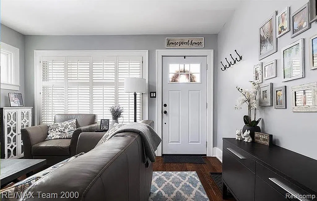 3 bed, 2.0 bath, 1850 sqft, $2,995 — Photo 3