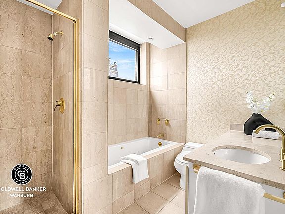 4th image of 222 Riverside Dr #11A