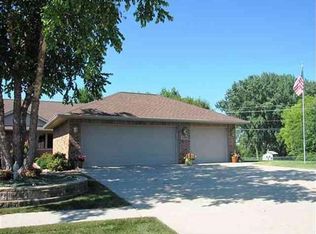 4219 Eastpark Rd, Cedar Falls, IA 50613