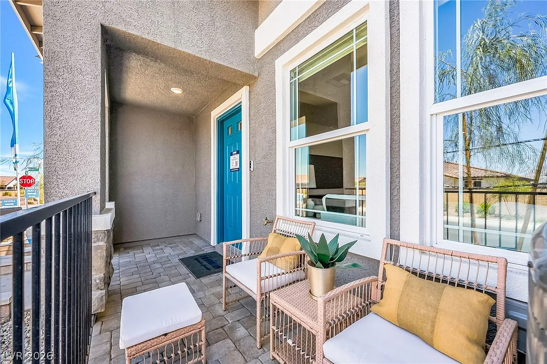 3 bed, 2.5 bath, 1311 sqft, $1,995 — Photo 2