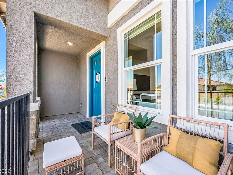 903 Rosy Starling St — Photo 2