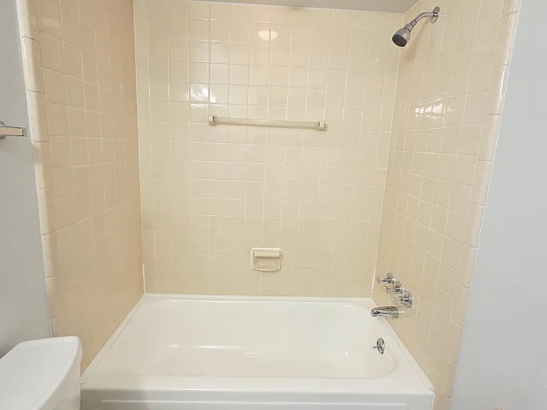 2201 Hollingsworth St #3C — Photo 23