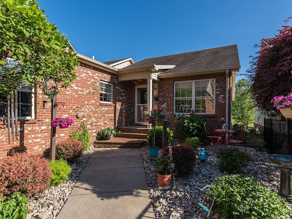 1st image of 221 Plantations Dr