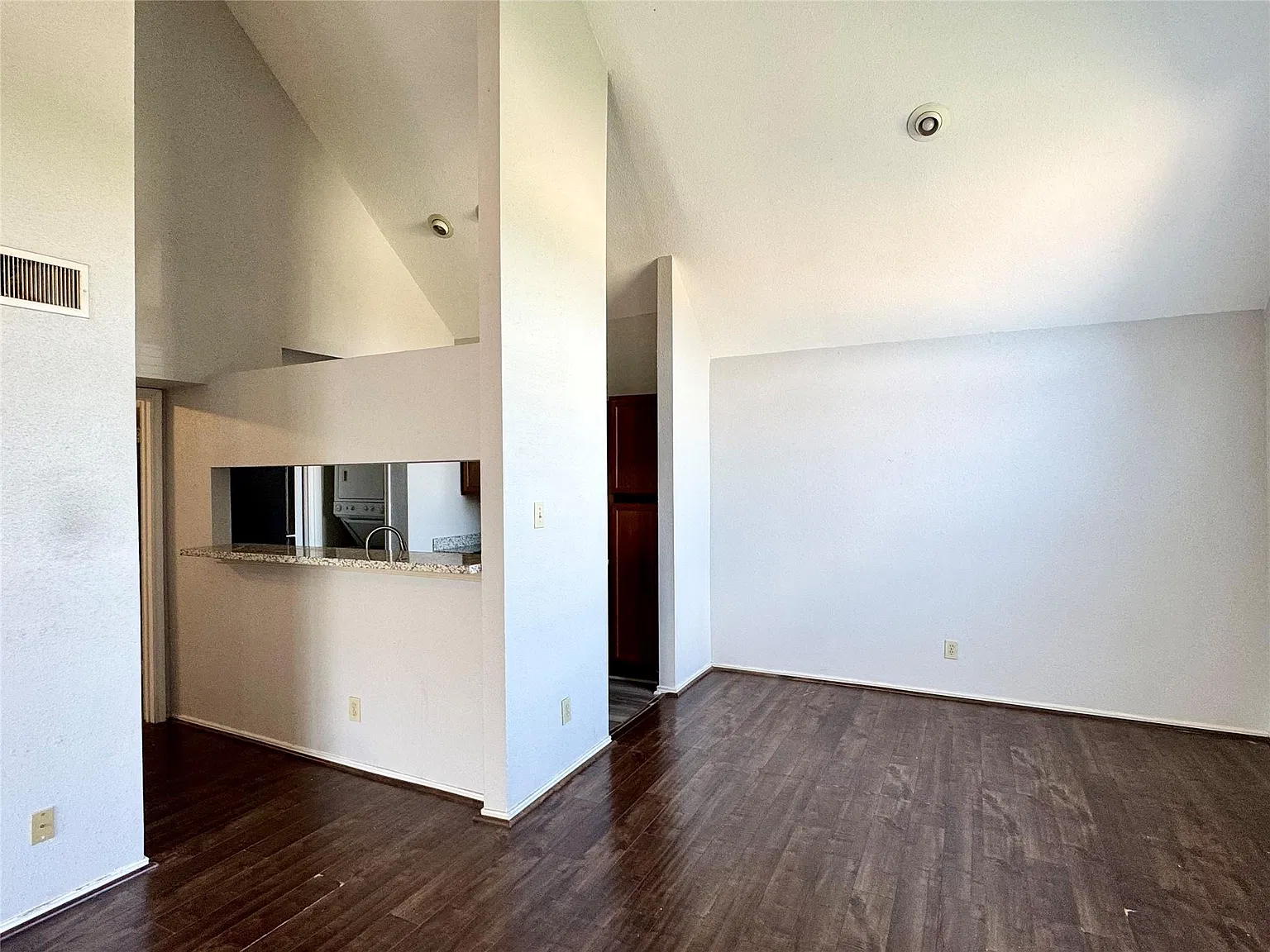 1 bed, 1.0 bath, 759 sqft, $1,025 — Photo 4