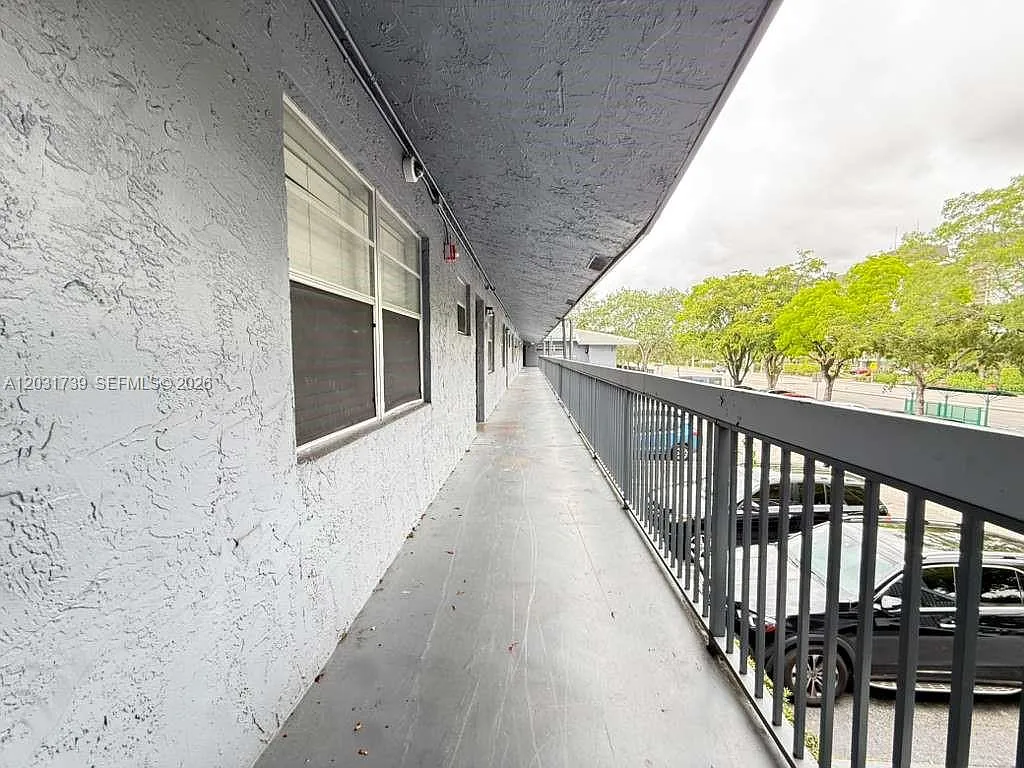 Oxford Condo — Photo 3