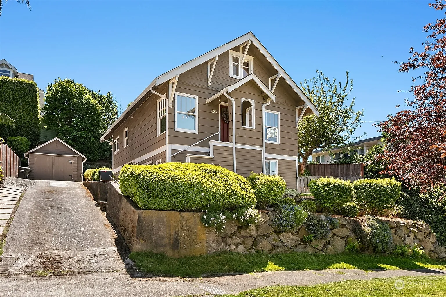 1309 W Dravus Street photo 1