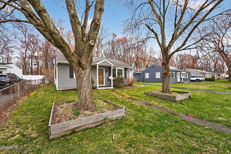 3rd image of 41 Vics Court