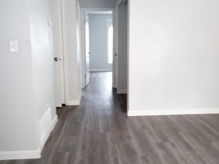 6808 Oldham — Photo 2