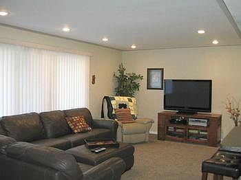 Open living room with lots of space