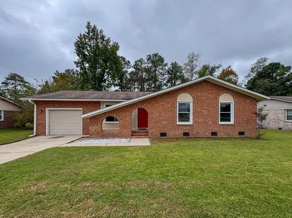220 Paddlewheel Rd, Fayetteville, NC 28314