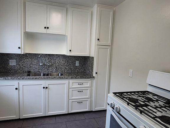 4th image of 1133 E Carson St #5