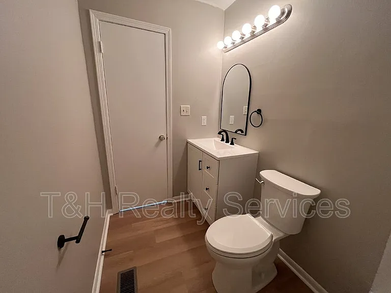 110 Pennsylvania Ct — Photo 15