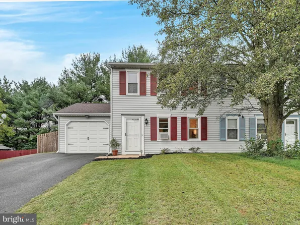 28 Pickford Dr, Lancaster, PA 17603
