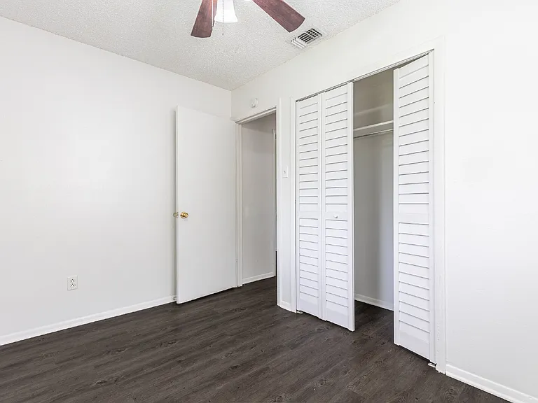 4910 Tennyson Dr — Photo 17