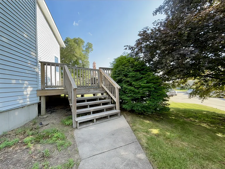 15 Burghardt St — Photo 16