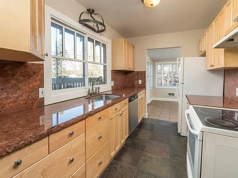 358 NW Georgia Ave — Photo 5