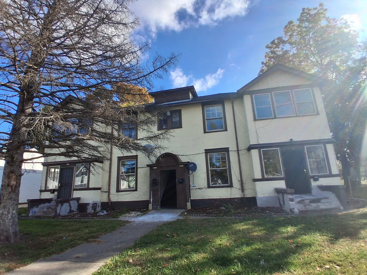 3 bed, $475 — Photo 1