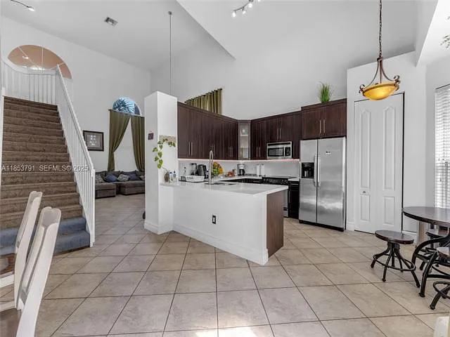 4 bed, 2.5 bath, 2094 sqft, $3,500 — Photo 4