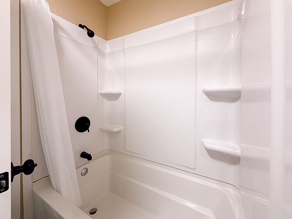 2nd image of 501 E 2nd Ave #6