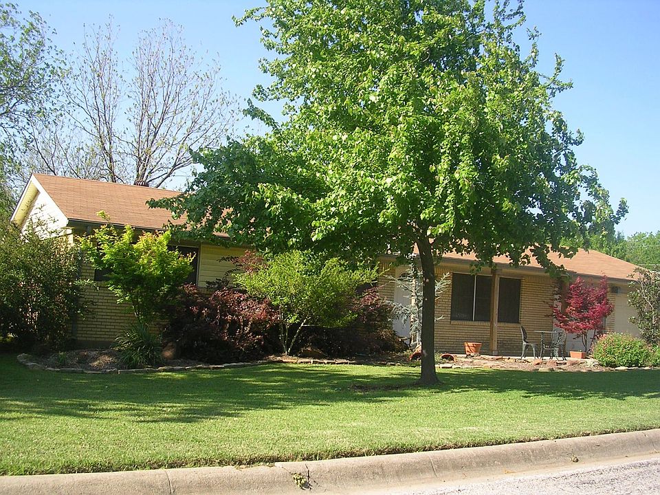 Professionally Landscaped front yard with courtyard